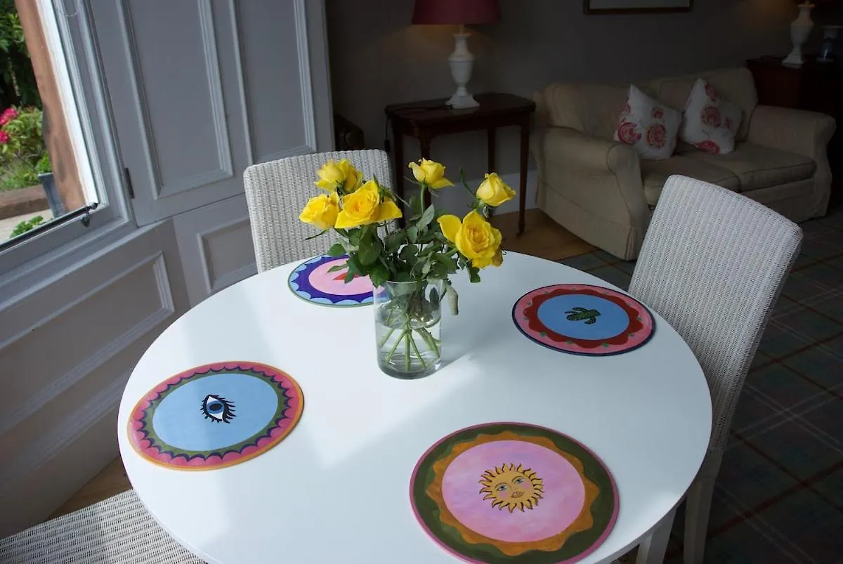 Victorian Apartment With Car Parking In Driveway, Murrayfield Edinburgh