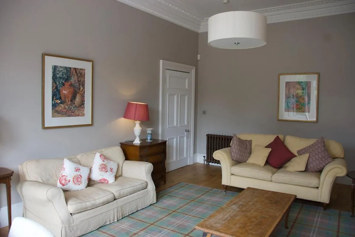 Victorian Apartment With Car Parking In Driveway, Murrayfield Edinburgh