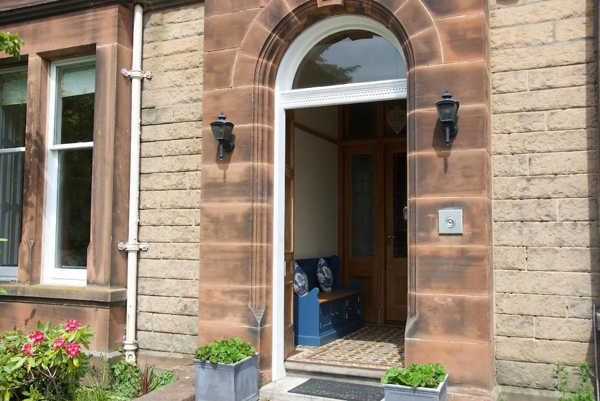 Victorian Apartment With Car Parking In Driveway, Murrayfield Edinburgh