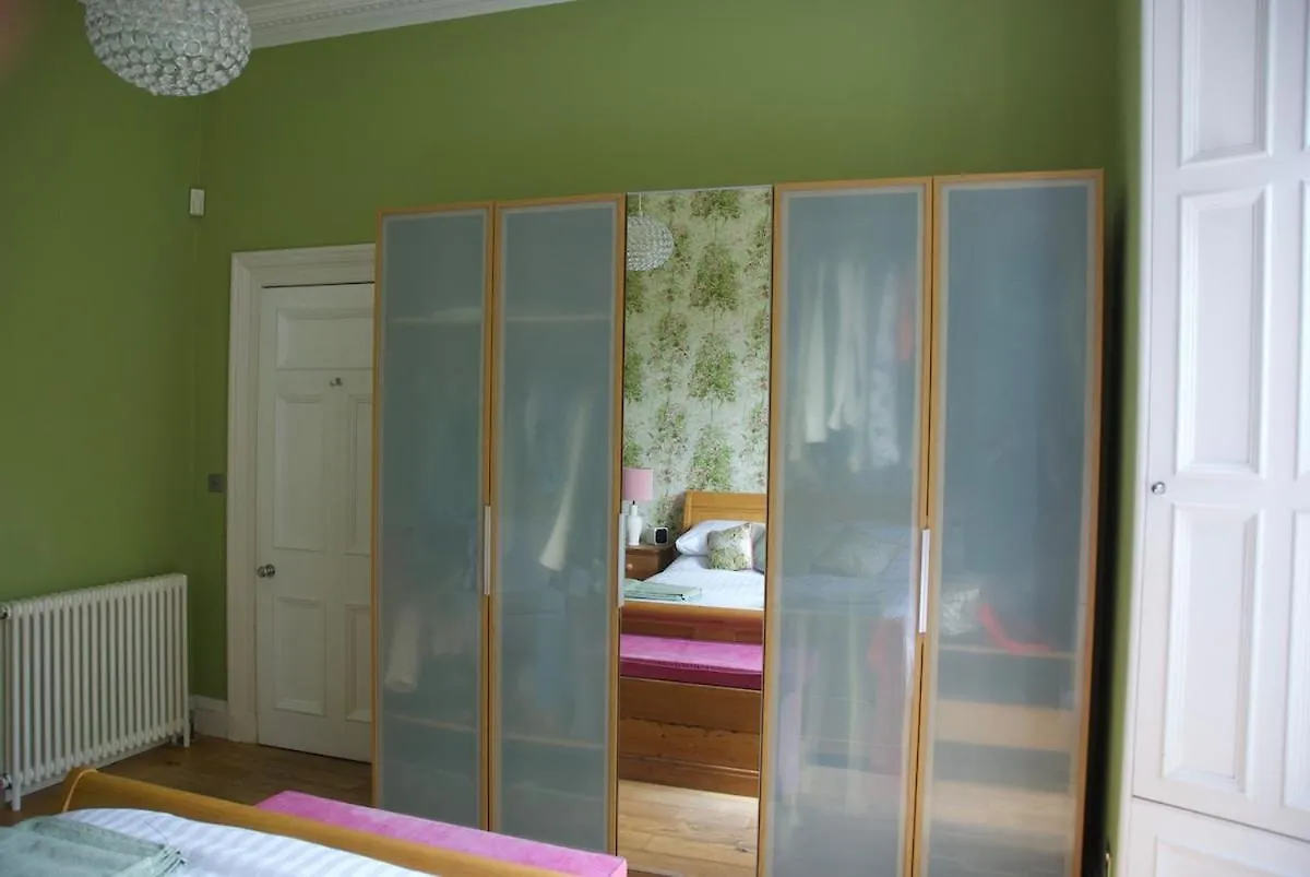 Victorian Apartment With Car Parking In Driveway, Murrayfield Edinburgh