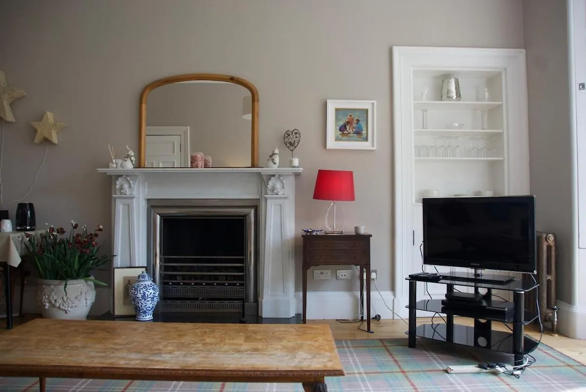 Victorian Apartment With Car Parking In Driveway, Murrayfield Edinburgh