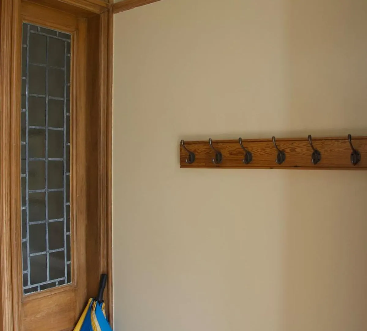 Victorian Apartment With Car Parking In Driveway, Murrayfield Edinburgh