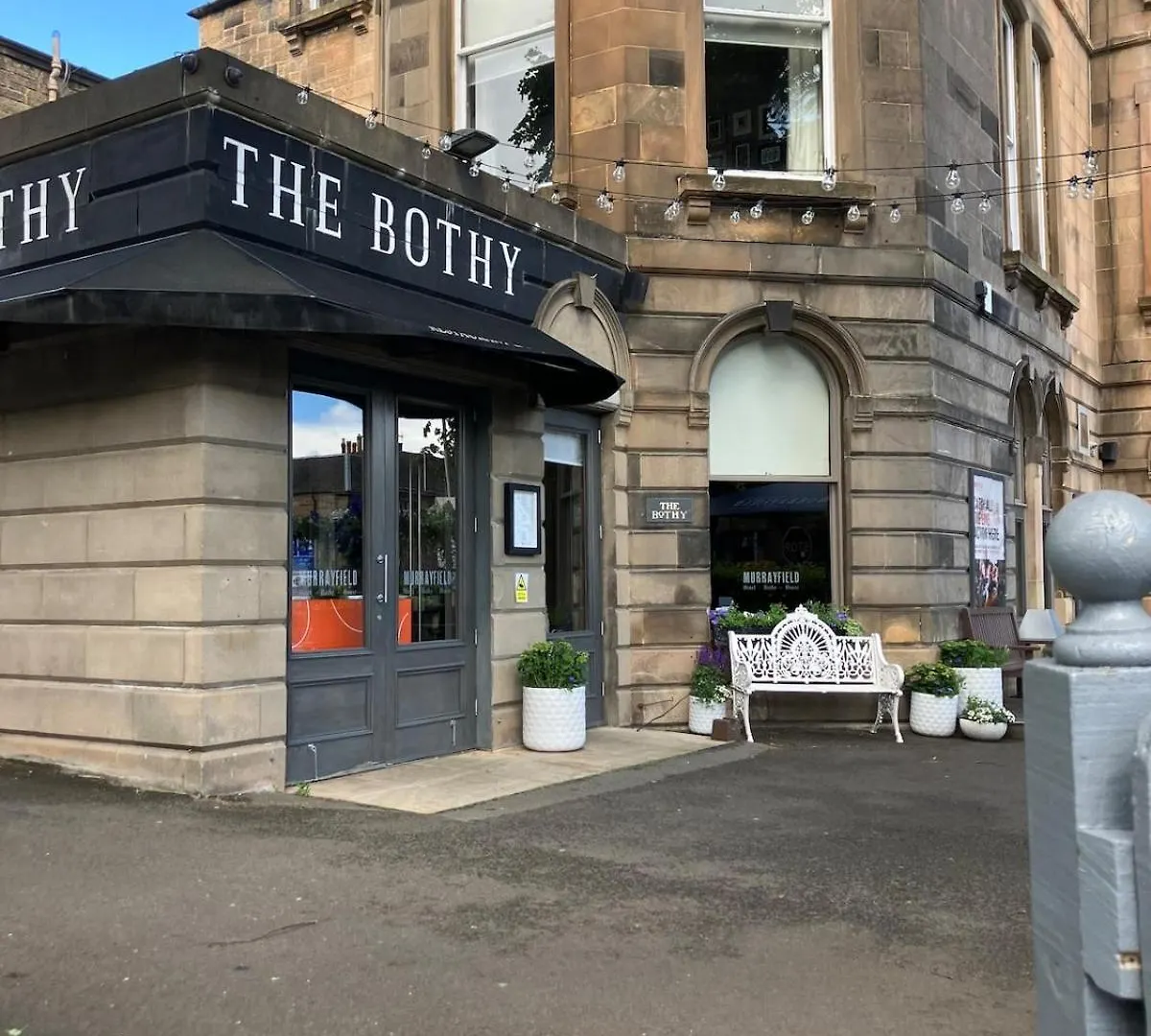 Victorian Apartment With Car Parking In Driveway, Murrayfield Edinburgh