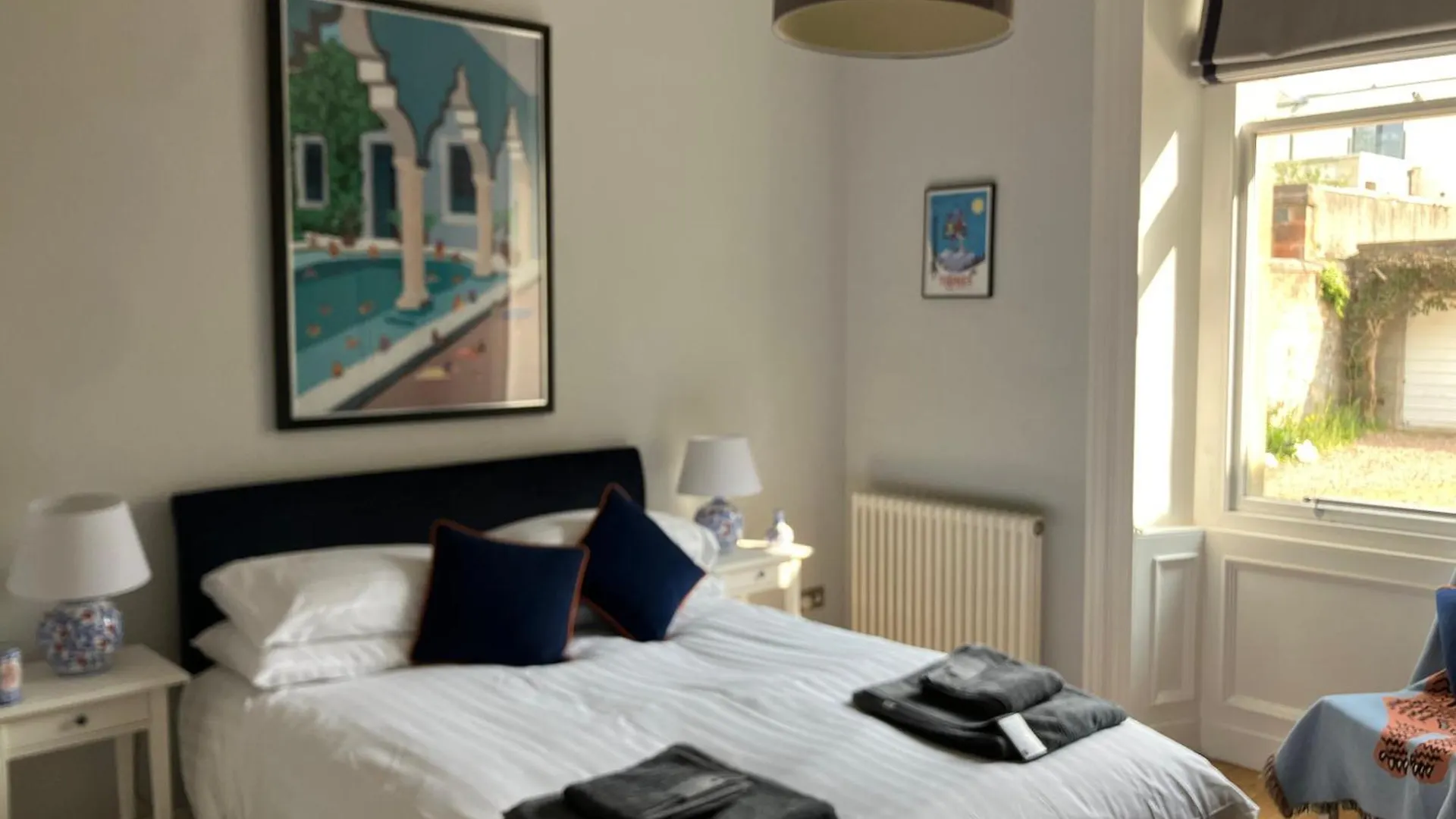 Victorian Apartment With Car Parking In Driveway, Murrayfield location